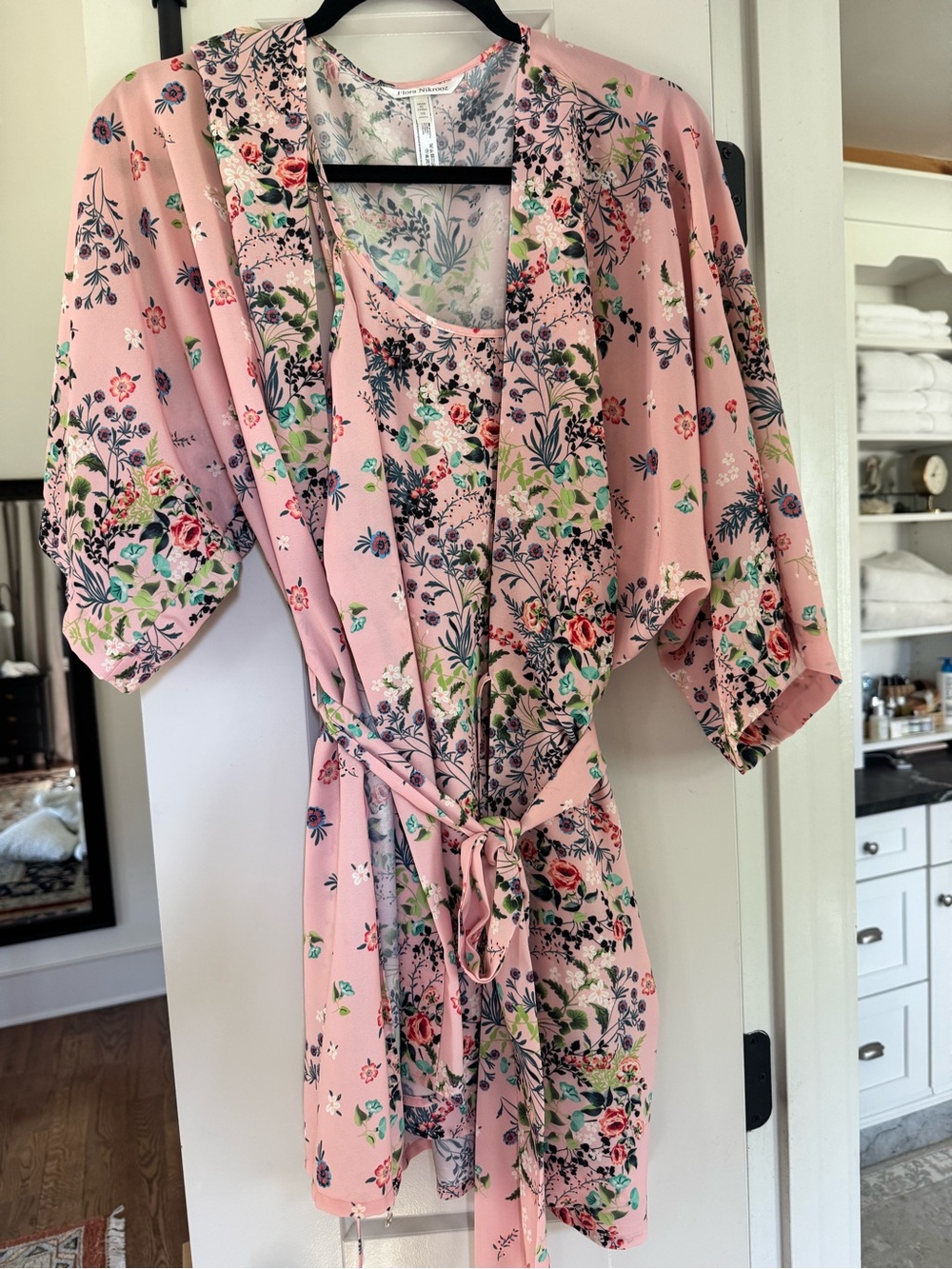 NWT Flora Nikrooz Pink Floral Satin-Feel kimono robe